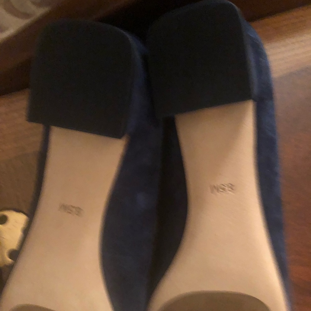 SOLD- Tory Burch Navy Gigi Logo Suede 25mm Pump - Picture 4 of 8